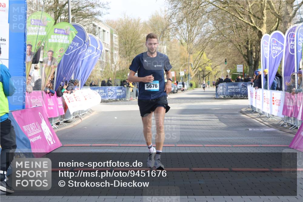12.04.2026 - 45. Internationalen Wilhelmsburger Insellauf Strokosch-Dieckow http://msf.ph/oto/9451676 12.04.2026 10:17:02 Ziel 5676 meine-sportfotos.de