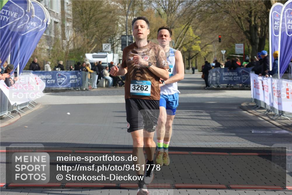 12.04.2026 - 45. Internationalen Wilhelmsburger Insellauf Strokosch-Dieckow http://msf.ph/oto/9451778 12.04.2026 10:18:46 Ziel 3262, 5554 meine-sportfotos.de