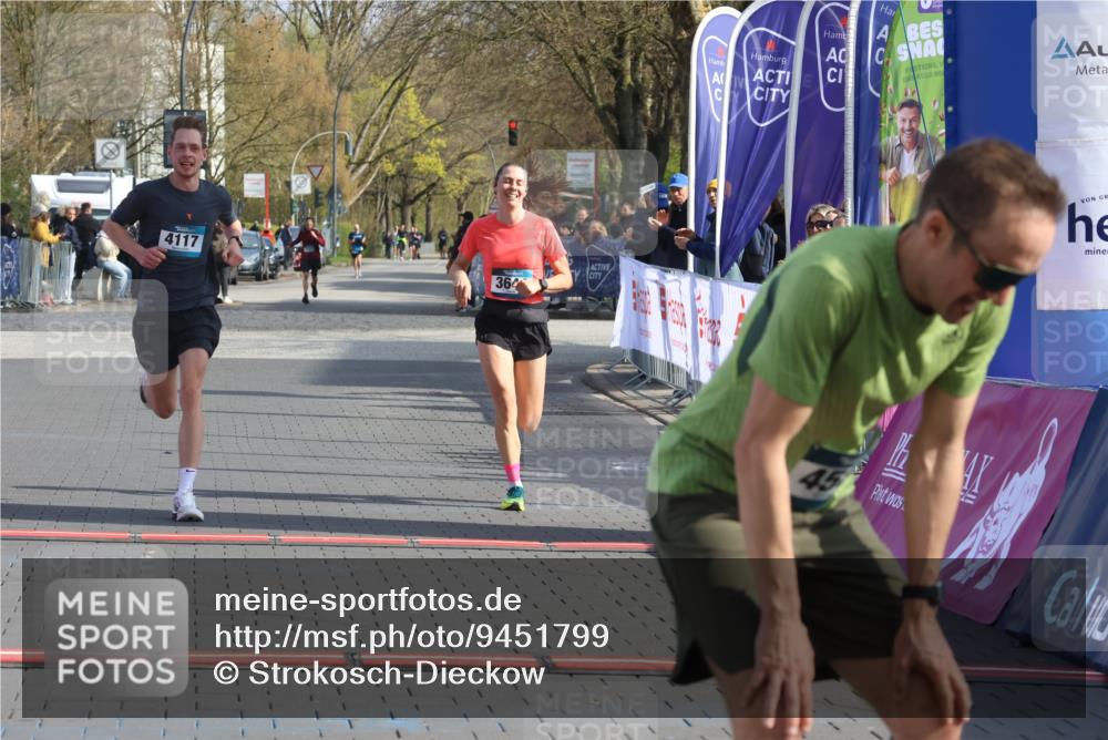 12.04.2026 - 45. Internationalen Wilhelmsburger Insellauf Strokosch-Dieckow http://msf.ph/oto/9451799 12.04.2026 10:19:08 Ziel 4733, 4583, 4117, 3644 meine-sportfotos.de