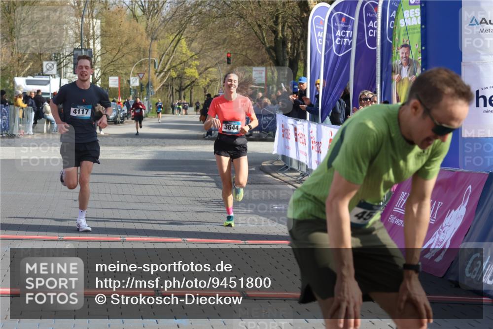 12.04.2026 - 45. Internationalen Wilhelmsburger Insellauf Strokosch-Dieckow http://msf.ph/oto/9451800 12.04.2026 10:19:09 Ziel 4583, 4117, 3644 meine-sportfotos.de