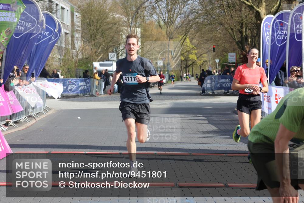 12.04.2026 - 45. Internationalen Wilhelmsburger Insellauf Strokosch-Dieckow http://msf.ph/oto/9451801 12.04.2026 10:19:10 Ziel 4117, 3644 meine-sportfotos.de