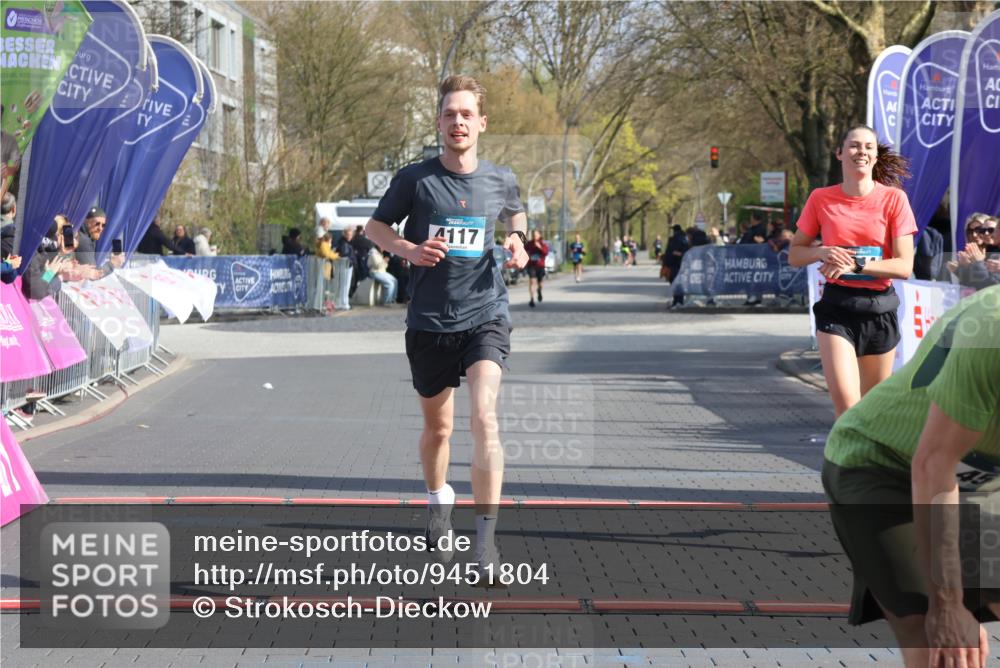 12.04.2026 - 45. Internationalen Wilhelmsburger Insellauf Strokosch-Dieckow http://msf.ph/oto/9451804 12.04.2026 10:19:10 Ziel 4117, 3644 meine-sportfotos.de