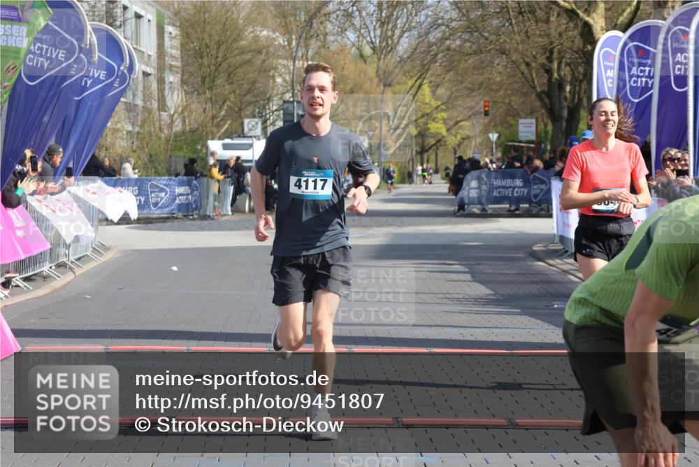 12.04.2026 - 45. Internationalen Wilhelmsburger Insellauf Strokosch-Dieckow http://msf.ph/oto/9451807 12.04.2026 10:19:10 Ziel 4117, 3644 meine-sportfotos.de