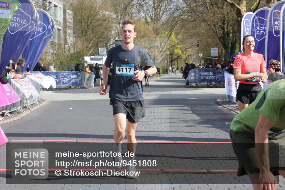 12.04.2026 - 45. Internationalen Wilhelmsburger Insellauf Strokosch-Dieckow http://msf.ph/oto/9451808 12.04.2026 10:19:10 Ziel 4117, 3644 meine-sportfotos.de