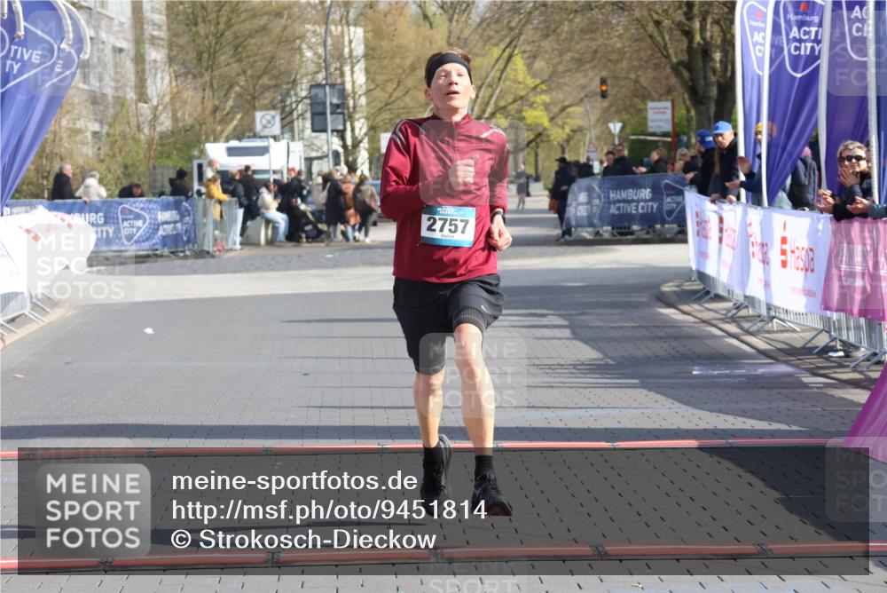 12.04.2026 - 45. Internationalen Wilhelmsburger Insellauf Strokosch-Dieckow http://msf.ph/oto/9451814 12.04.2026 10:19:24 Ziel 2757 meine-sportfotos.de