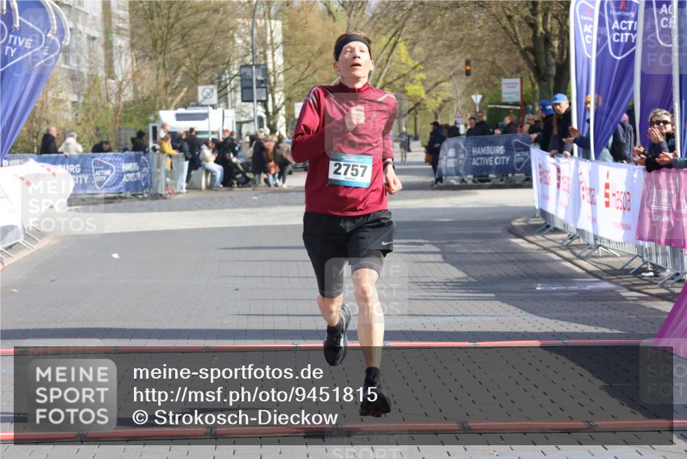 12.04.2026 - 45. Internationalen Wilhelmsburger Insellauf Strokosch-Dieckow http://msf.ph/oto/9451815 12.04.2026 10:19:24 Ziel 2757 meine-sportfotos.de