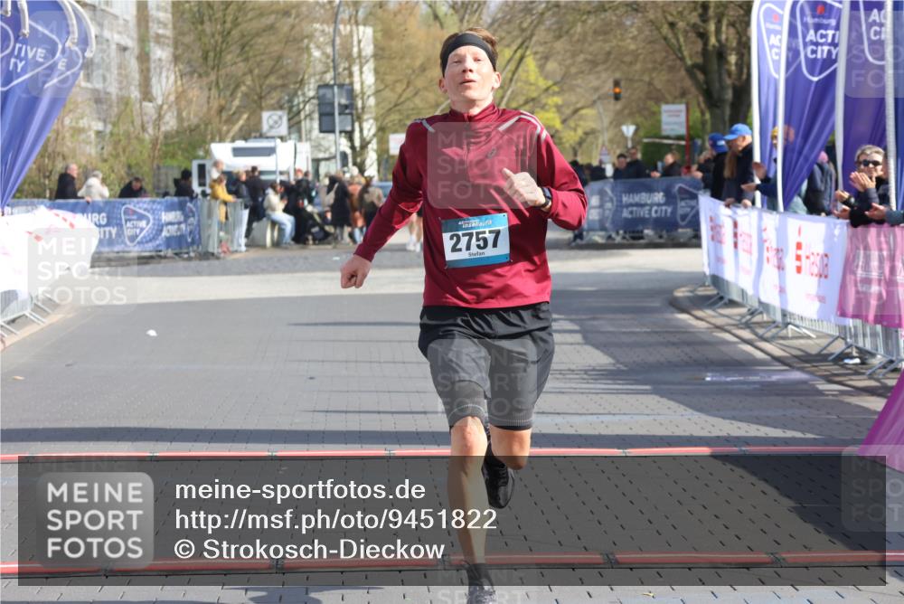 12.04.2026 - 45. Internationalen Wilhelmsburger Insellauf Strokosch-Dieckow http://msf.ph/oto/9451822 12.04.2026 10:19:24 Ziel 2757 meine-sportfotos.de