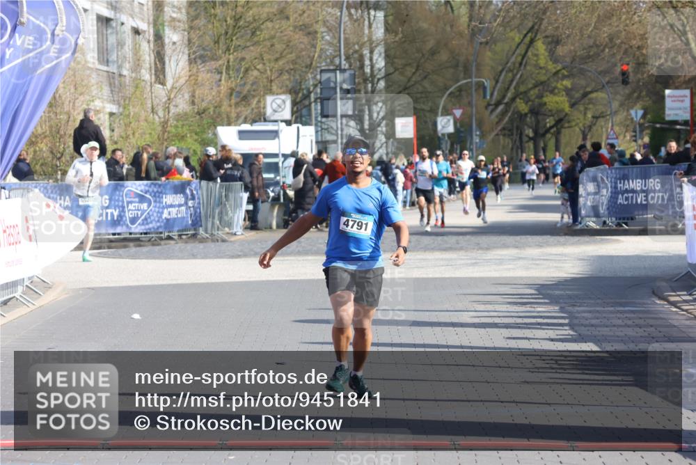 12.04.2026 - 45. Internationalen Wilhelmsburger Insellauf Strokosch-Dieckow http://msf.ph/oto/9451841 12.04.2026 10:32:15 Ziel 4791 meine-sportfotos.de