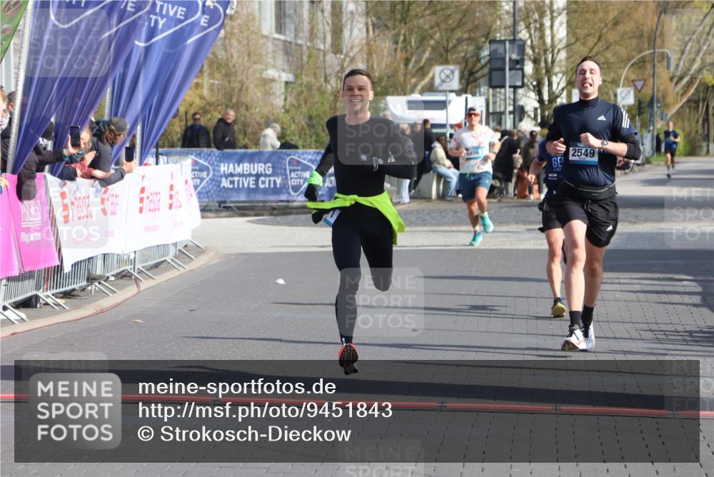 12.04.2026 - 45. Internationalen Wilhelmsburger Insellauf Strokosch-Dieckow http://msf.ph/oto/9451843 12.04.2026 10:19:43 Ziel 2671, 2549, 3289 meine-sportfotos.de