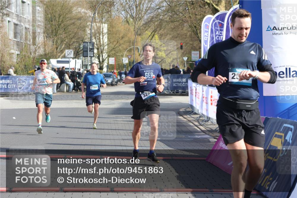 12.04.2026 - 45. Internationalen Wilhelmsburger Insellauf Strokosch-Dieckow http://msf.ph/oto/9451863 12.04.2026 10:19:46 Ziel 2671, 2549, 3289, 5456, 2789 meine-sportfotos.de