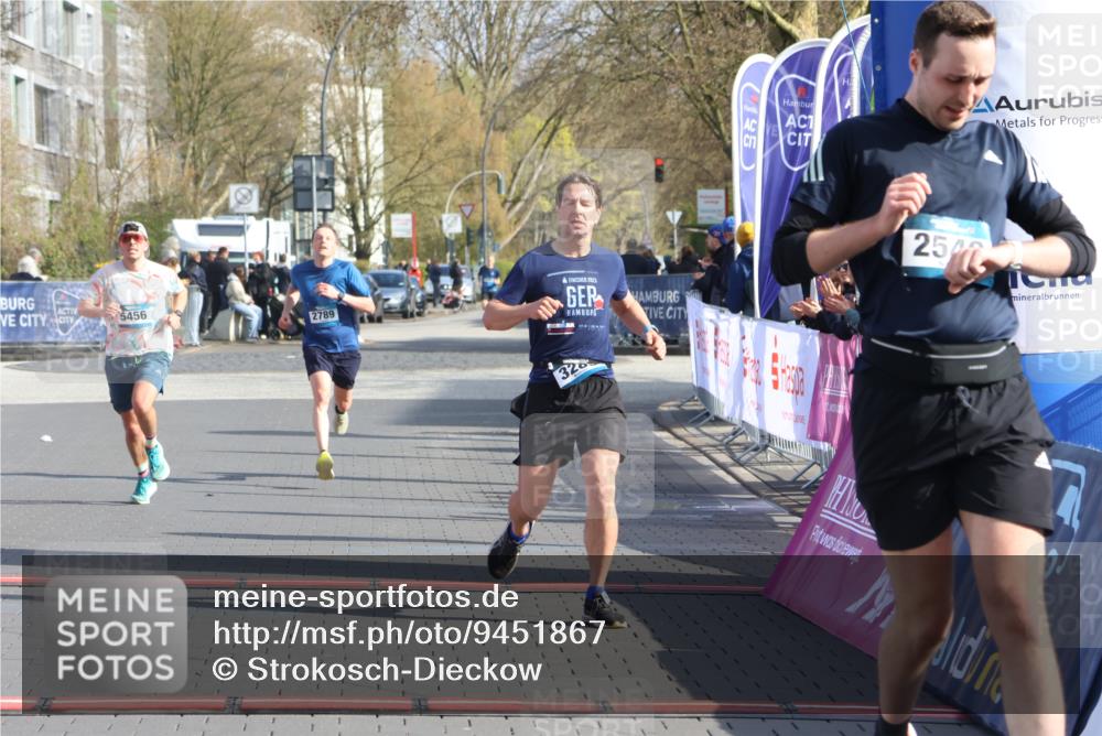 12.04.2026 - 45. Internationalen Wilhelmsburger Insellauf Strokosch-Dieckow http://msf.ph/oto/9451867 12.04.2026 10:19:46 Ziel 2671, 2549, 3289, 5456, 2789 meine-sportfotos.de