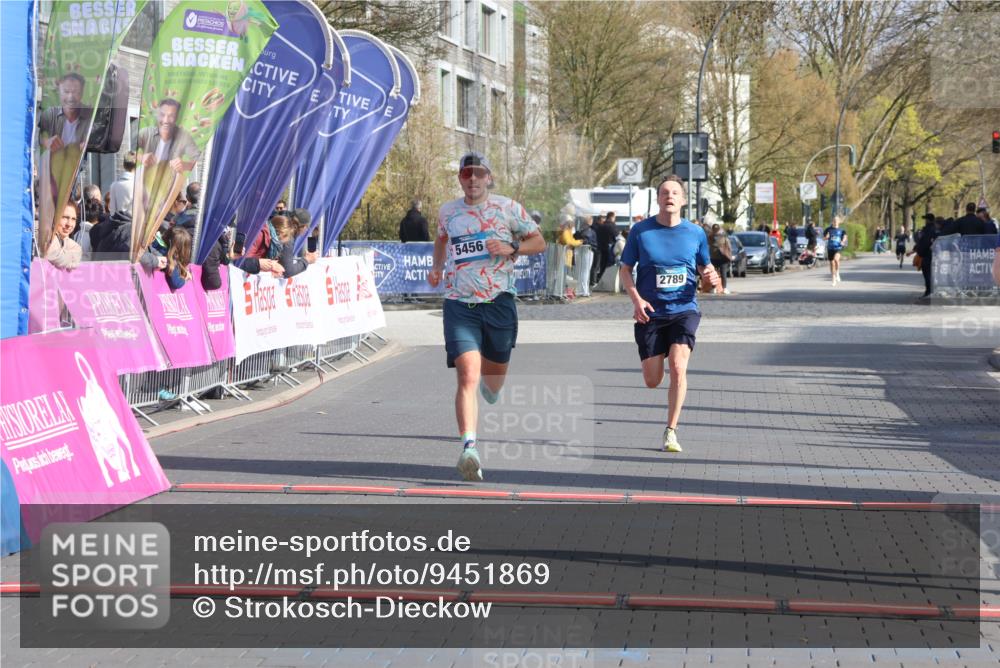 12.04.2026 - 45. Internationalen Wilhelmsburger Insellauf Strokosch-Dieckow http://msf.ph/oto/9451869 12.04.2026 10:19:47 Ziel 2671, 2549, 3289, 5456, 2789 meine-sportfotos.de