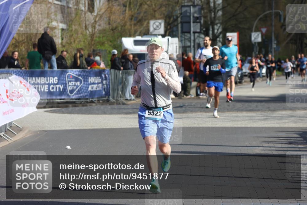 12.04.2026 - 45. Internationalen Wilhelmsburger Insellauf Strokosch-Dieckow http://msf.ph/oto/9451877 12.04.2026 10:32:22 Ziel 5522 meine-sportfotos.de
