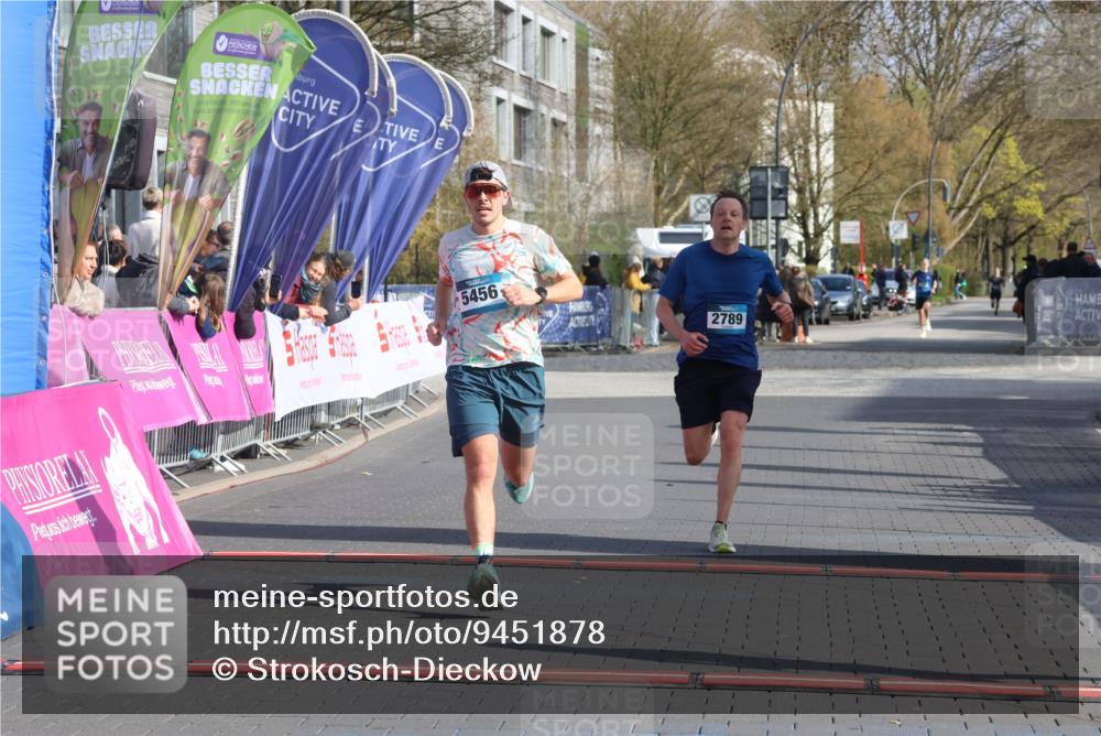 12.04.2026 - 45. Internationalen Wilhelmsburger Insellauf Strokosch-Dieckow http://msf.ph/oto/9451878 12.04.2026 10:19:48 Ziel 2671, 2549, 3289, 5456, 2789 meine-sportfotos.de