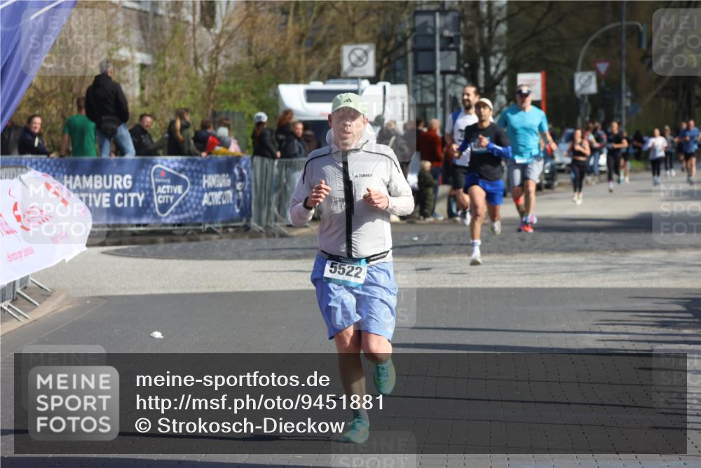 12.04.2026 - 45. Internationalen Wilhelmsburger Insellauf Strokosch-Dieckow http://msf.ph/oto/9451881 12.04.2026 10:32:22 Ziel 5522 meine-sportfotos.de