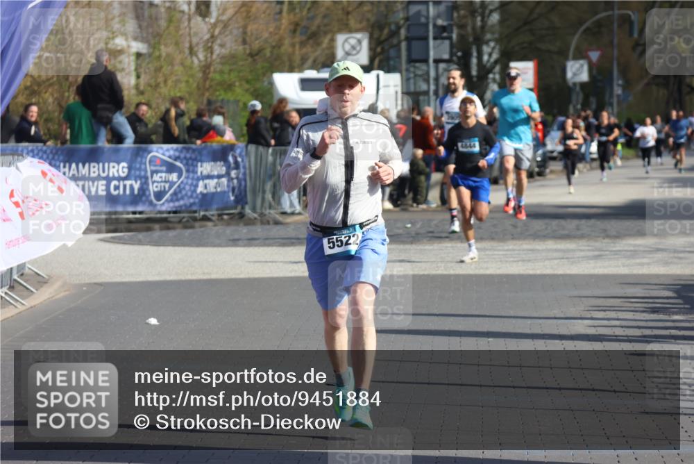12.04.2026 - 45. Internationalen Wilhelmsburger Insellauf Strokosch-Dieckow http://msf.ph/oto/9451884 12.04.2026 10:32:22 Ziel 5522 meine-sportfotos.de