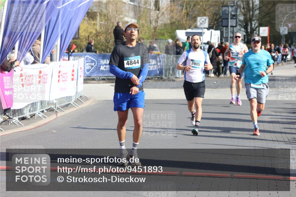 12.04.2026 - 45. Internationalen Wilhelmsburger Insellauf Strokosch-Dieckow http://msf.ph/oto/9451893 12.04.2026 10:32:28 Ziel 5522, 4844, 3666, 3905 meine-sportfotos.de
