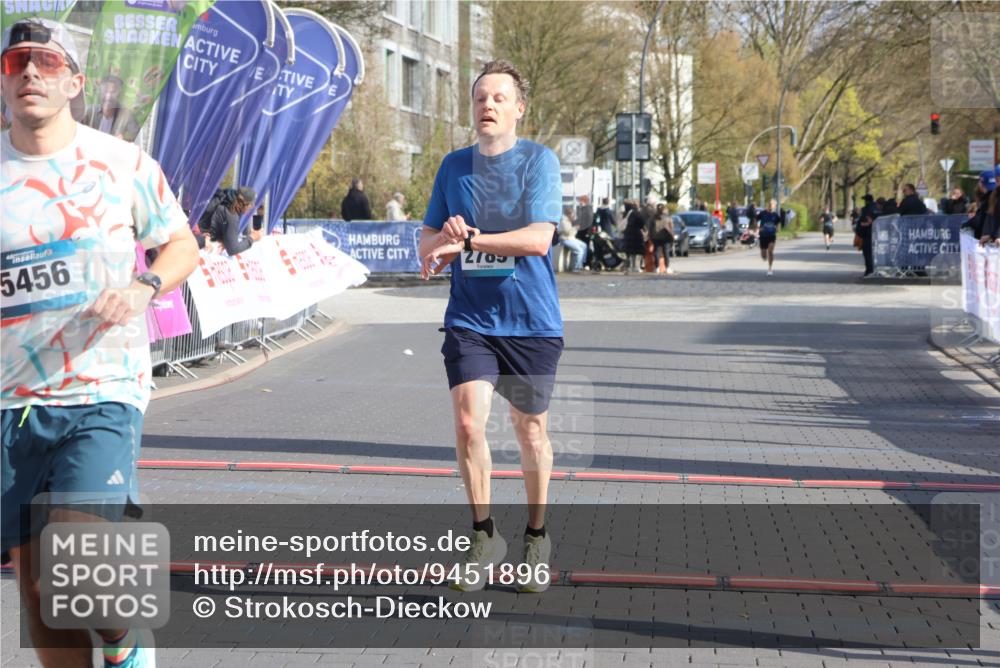 12.04.2026 - 45. Internationalen Wilhelmsburger Insellauf Strokosch-Dieckow http://msf.ph/oto/9451896 12.04.2026 10:19:50 Ziel 3289, 5456, 2789 meine-sportfotos.de