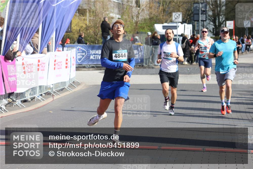 12.04.2026 - 45. Internationalen Wilhelmsburger Insellauf Strokosch-Dieckow http://msf.ph/oto/9451899 12.04.2026 10:32:28 Ziel 5522, 4844, 3666, 3905 meine-sportfotos.de