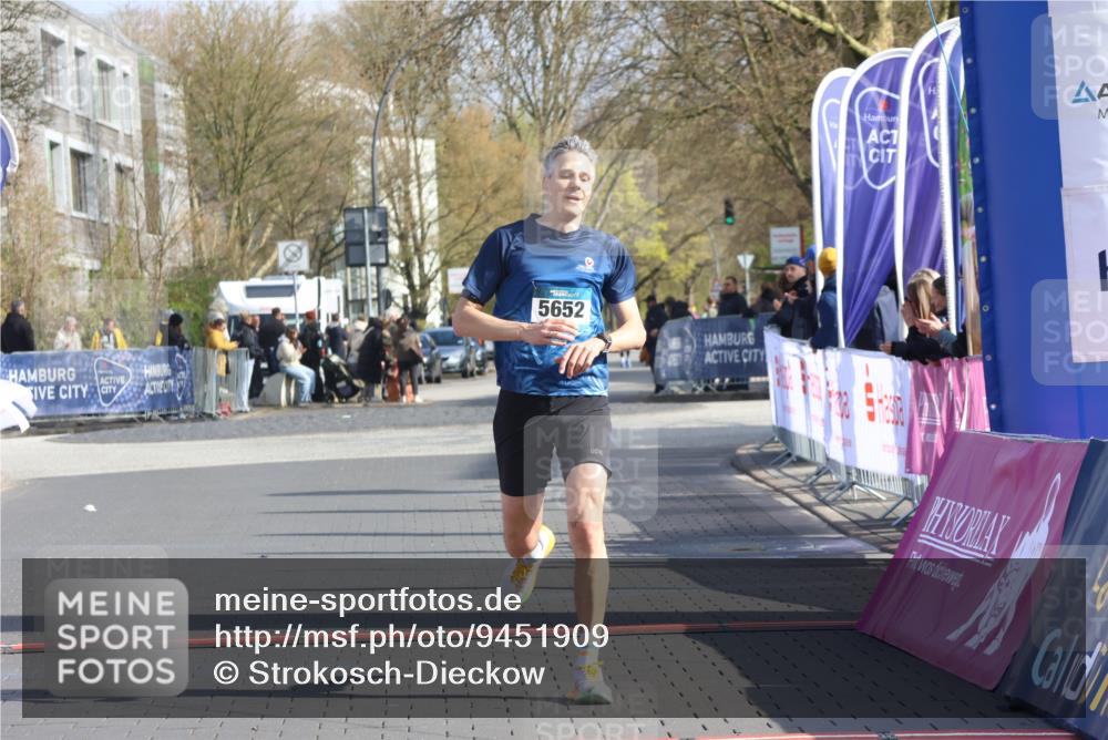 12.04.2026 - 45. Internationalen Wilhelmsburger Insellauf Strokosch-Dieckow http://msf.ph/oto/9451909 12.04.2026 10:20:03 Ziel 5652 meine-sportfotos.de