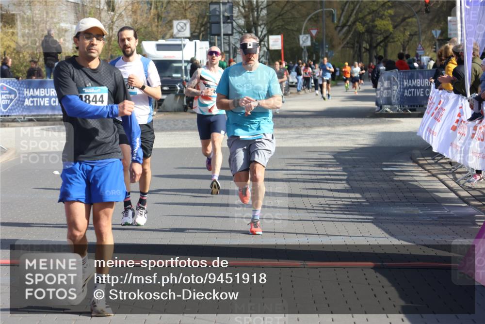12.04.2026 - 45. Internationalen Wilhelmsburger Insellauf Strokosch-Dieckow http://msf.ph/oto/9451918 12.04.2026 10:32:29 Ziel 4844, 3666, 3905, 5449 meine-sportfotos.de