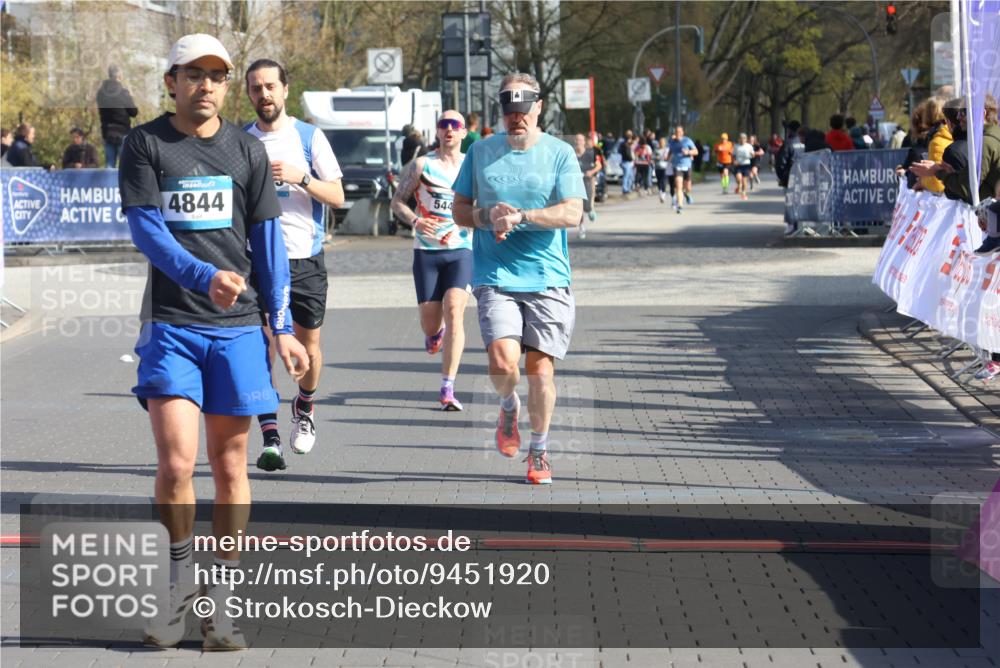 12.04.2026 - 45. Internationalen Wilhelmsburger Insellauf Strokosch-Dieckow http://msf.ph/oto/9451920 12.04.2026 10:32:29 Ziel 4844, 3666, 3905, 5449 meine-sportfotos.de