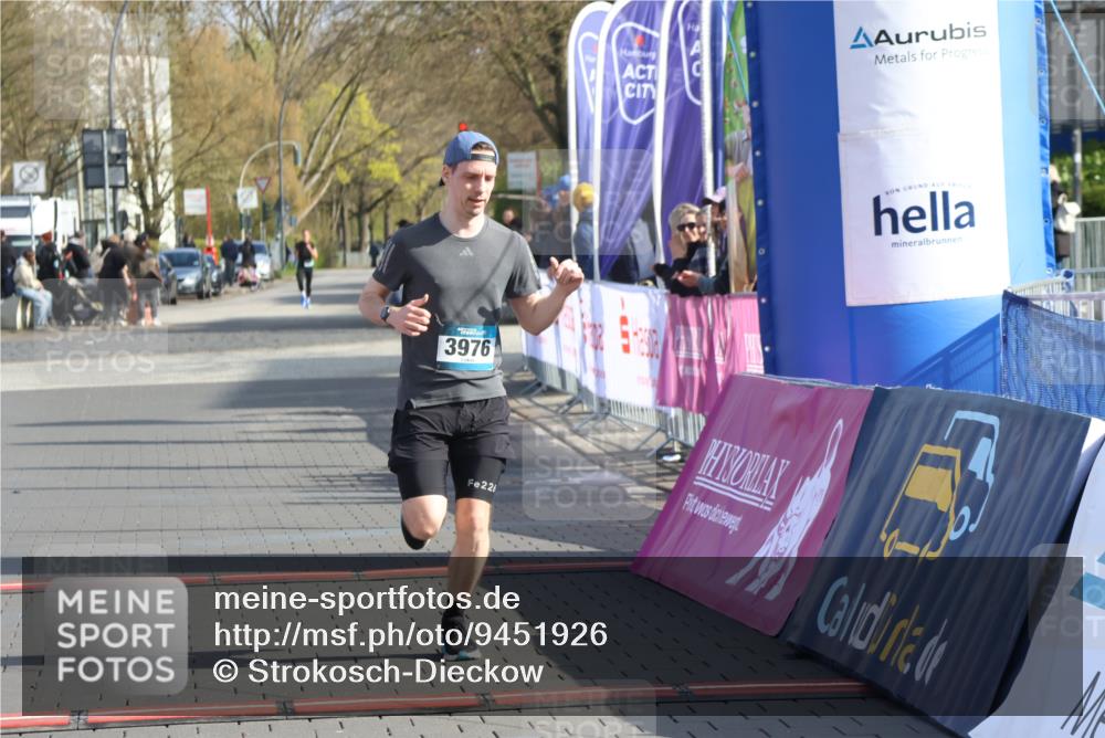 12.04.2026 - 45. Internationalen Wilhelmsburger Insellauf Strokosch-Dieckow http://msf.ph/oto/9451926 12.04.2026 10:20:12 Ziel 3976 meine-sportfotos.de