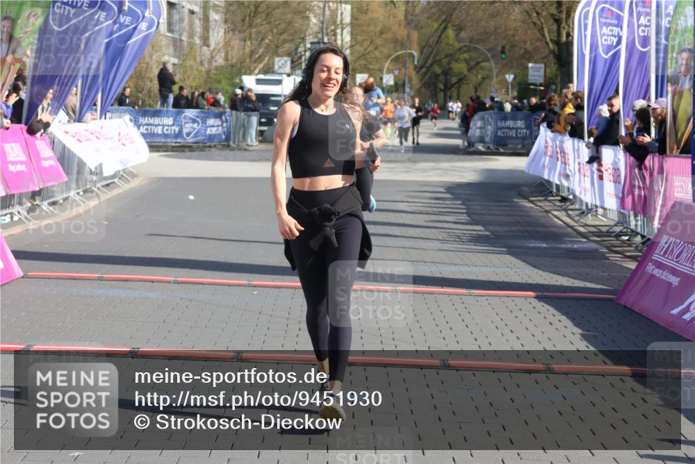 12.04.2026 - 45. Internationalen Wilhelmsburger Insellauf Strokosch-Dieckow http://msf.ph/oto/9451930 12.04.2026 10:32:42 Ziel 4554, 4378 meine-sportfotos.de