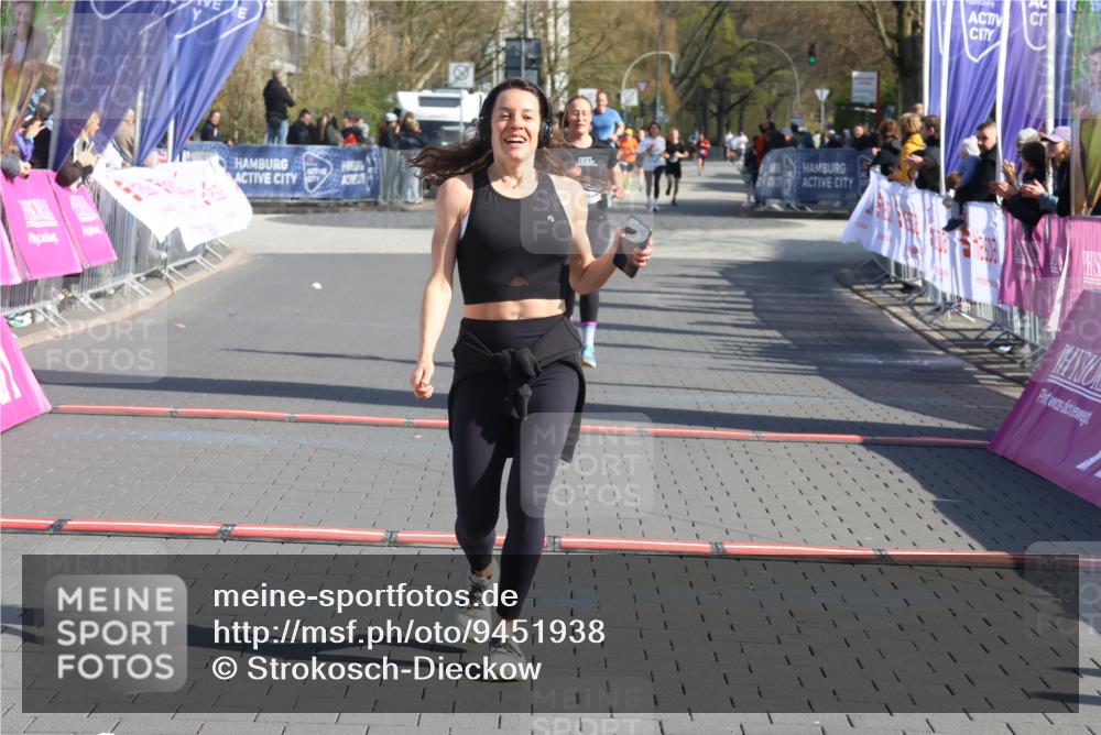 12.04.2026 - 45. Internationalen Wilhelmsburger Insellauf Strokosch-Dieckow http://msf.ph/oto/9451938 12.04.2026 10:32:42 Ziel 4554, 4378 meine-sportfotos.de