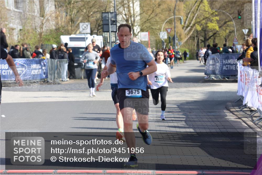 12.04.2026 - 45. Internationalen Wilhelmsburger Insellauf Strokosch-Dieckow http://msf.ph/oto/9451956 12.04.2026 10:32:51 Ziel 3675, 3876, 3506, 4370 meine-sportfotos.de