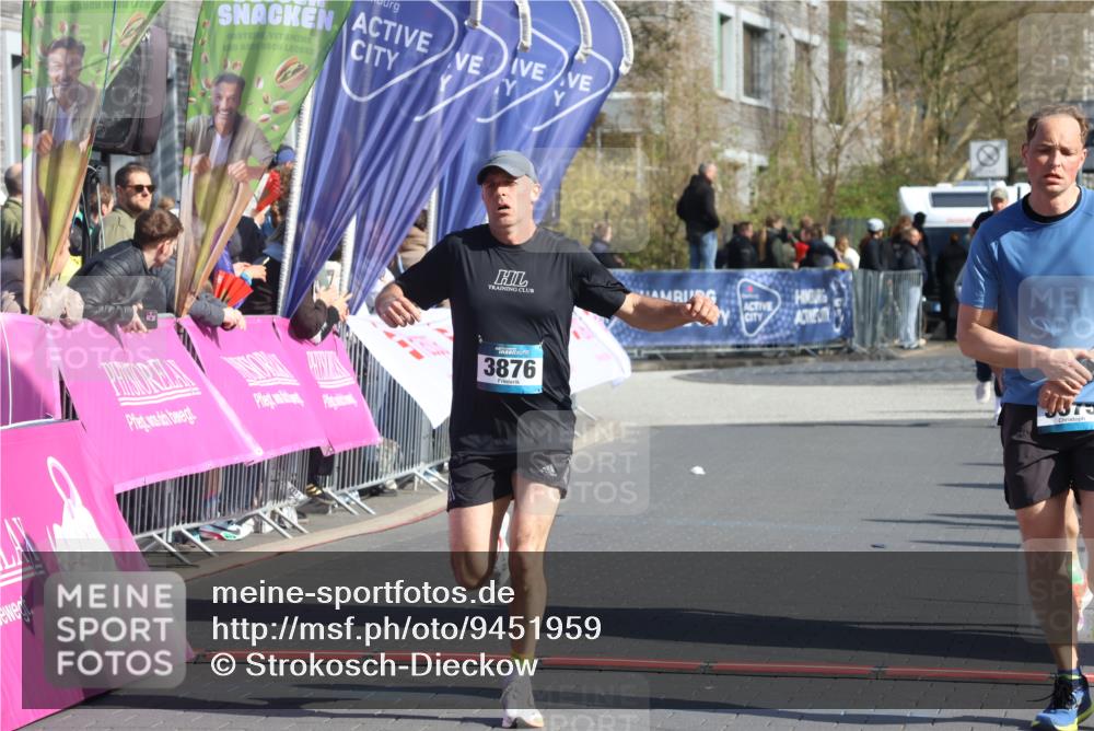 12.04.2026 - 45. Internationalen Wilhelmsburger Insellauf Strokosch-Dieckow http://msf.ph/oto/9451959 12.04.2026 10:32:51 Ziel 3675, 3876, 3506, 4370 meine-sportfotos.de