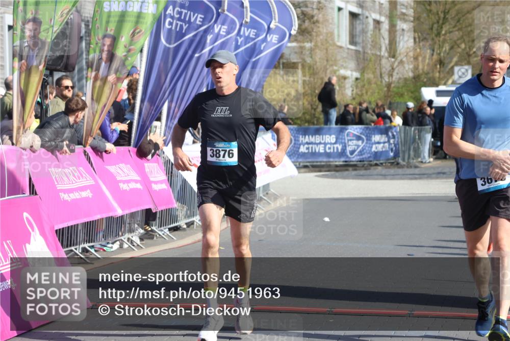 12.04.2026 - 45. Internationalen Wilhelmsburger Insellauf Strokosch-Dieckow http://msf.ph/oto/9451963 12.04.2026 10:32:52 Ziel 3675, 3876, 3506, 4370 meine-sportfotos.de