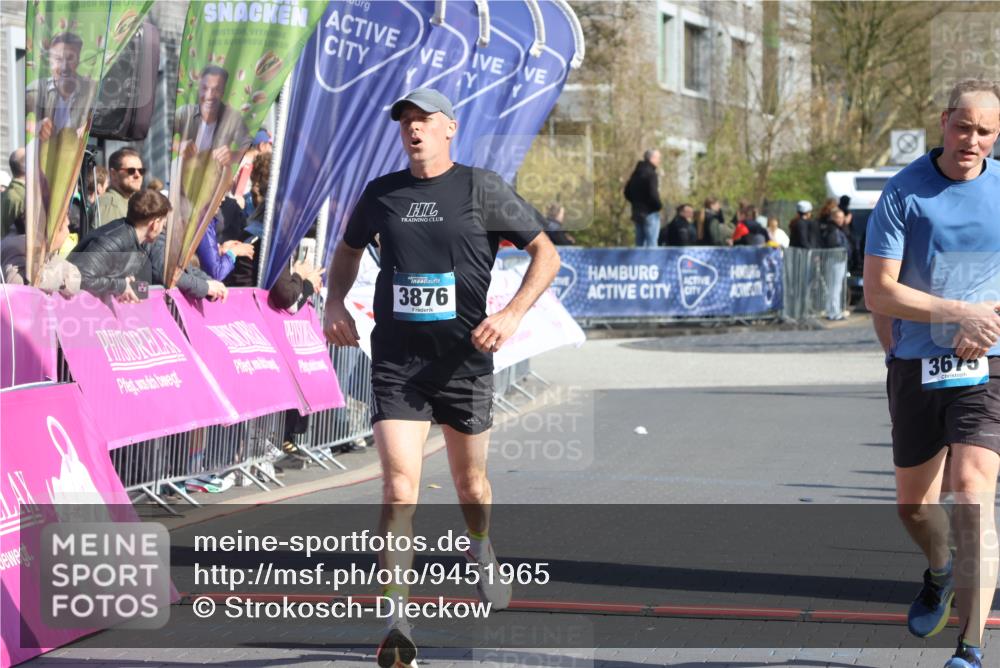 12.04.2026 - 45. Internationalen Wilhelmsburger Insellauf Strokosch-Dieckow http://msf.ph/oto/9451965 12.04.2026 10:32:52 Ziel 3675, 3876, 3506, 4370 meine-sportfotos.de