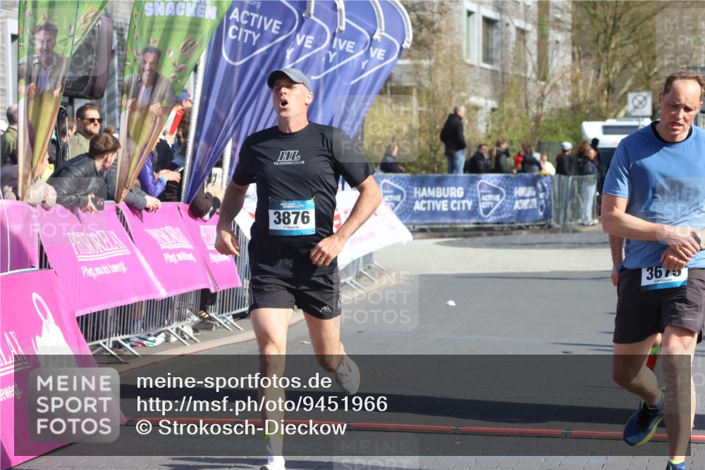 12.04.2026 - 45. Internationalen Wilhelmsburger Insellauf Strokosch-Dieckow http://msf.ph/oto/9451966 12.04.2026 10:32:52 Ziel 3675, 3876, 3506, 4370 meine-sportfotos.de