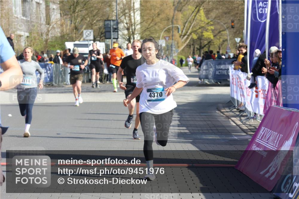 12.04.2026 - 45. Internationalen Wilhelmsburger Insellauf Strokosch-Dieckow http://msf.ph/oto/9451976 12.04.2026 10:32:54 Ziel 3675, 3876, 3506, 4370, 3983, 3114 meine-sportfotos.de