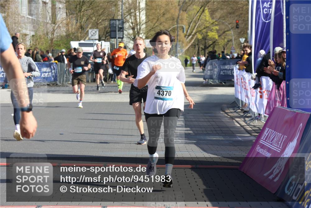 12.04.2026 - 45. Internationalen Wilhelmsburger Insellauf Strokosch-Dieckow http://msf.ph/oto/9451983 12.04.2026 10:32:55 Ziel 3675, 3876, 3506, 4370, 3983, 3114 meine-sportfotos.de
