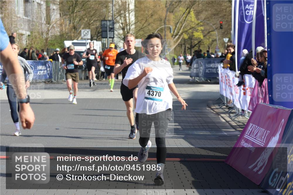 12.04.2026 - 45. Internationalen Wilhelmsburger Insellauf Strokosch-Dieckow http://msf.ph/oto/9451985 12.04.2026 10:32:55 Ziel 3675, 3876, 3506, 4370, 3983, 3114 meine-sportfotos.de