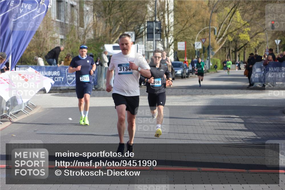 12.04.2026 - 45. Internationalen Wilhelmsburger Insellauf Strokosch-Dieckow http://msf.ph/oto/9451990 12.04.2026 10:21:11 Ziel 3134, 3208 meine-sportfotos.de