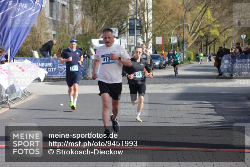 12.04.2026 - 45. Internationalen Wilhelmsburger Insellauf Strokosch-Dieckow http://msf.ph/oto/9451993 12.04.2026 10:21:11 Ziel 3134, 3208 meine-sportfotos.de