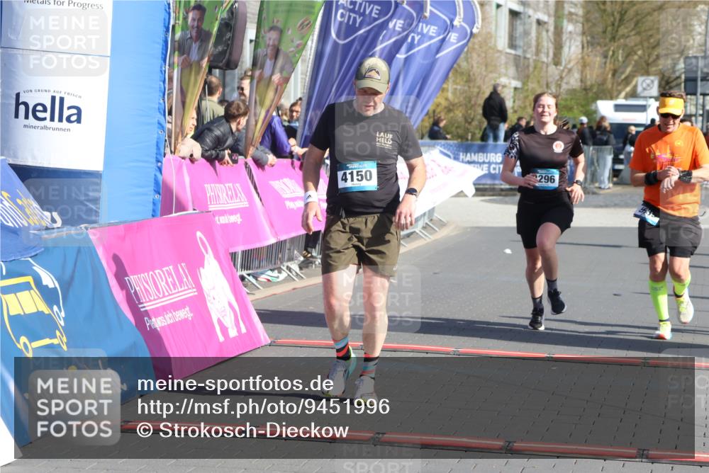 12.04.2026 - 45. Internationalen Wilhelmsburger Insellauf Strokosch-Dieckow http://msf.ph/oto/9451996 12.04.2026 10:33:02 Ziel 4150, 3296, 3323, 5639 meine-sportfotos.de