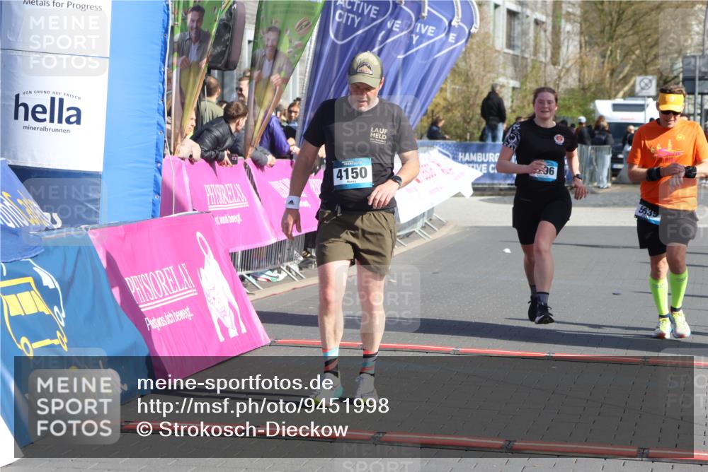 12.04.2026 - 45. Internationalen Wilhelmsburger Insellauf Strokosch-Dieckow http://msf.ph/oto/9451998 12.04.2026 10:33:02 Ziel 4150, 3296, 3323, 5639 meine-sportfotos.de