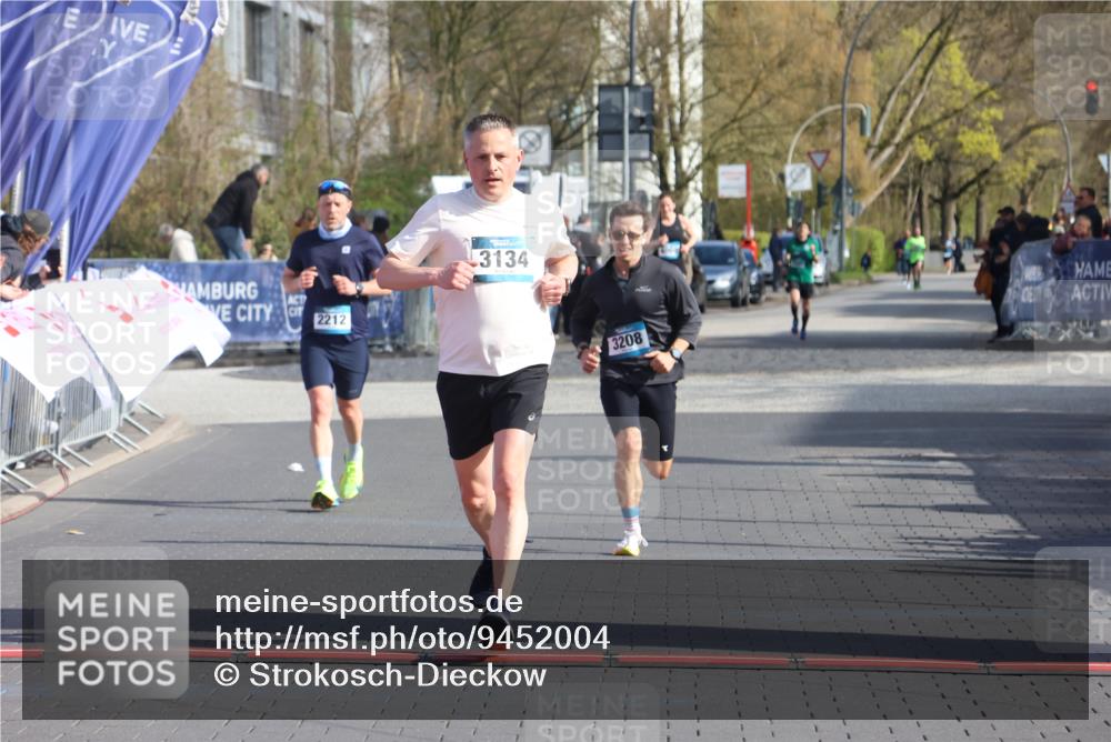 12.04.2026 - 45. Internationalen Wilhelmsburger Insellauf Strokosch-Dieckow http://msf.ph/oto/9452004 12.04.2026 10:21:11 Ziel 3134, 3208 meine-sportfotos.de