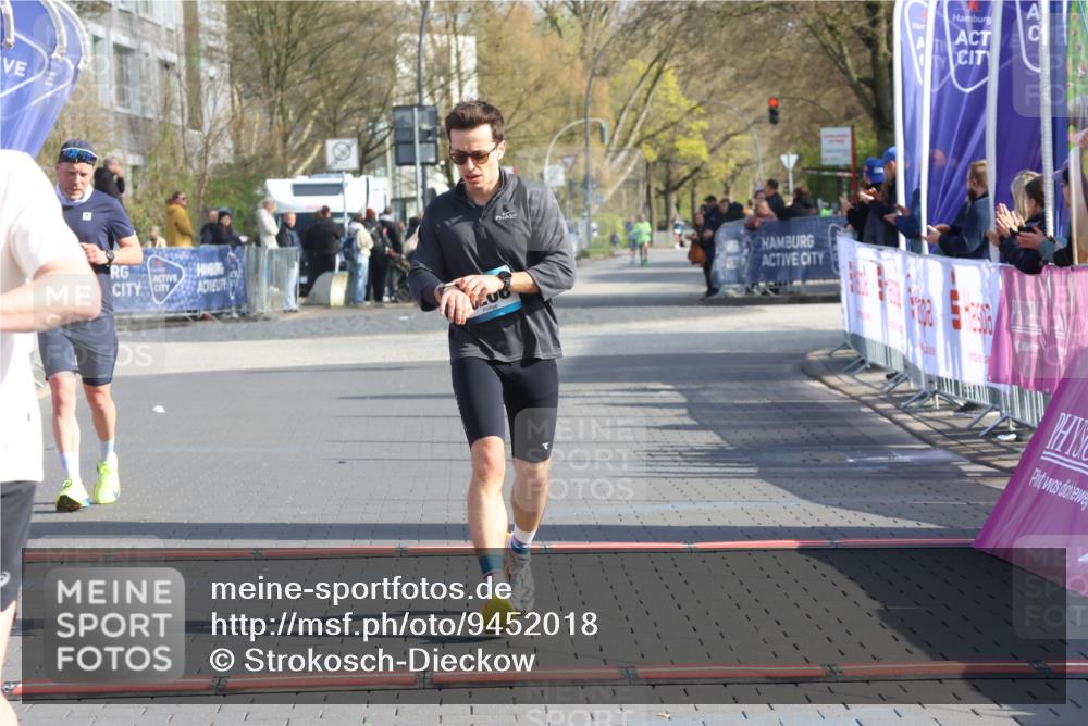 12.04.2026 - 45. Internationalen Wilhelmsburger Insellauf Strokosch-Dieckow http://msf.ph/oto/9452018 12.04.2026 10:21:14 Ziel 3134, 3208, 2212 meine-sportfotos.de