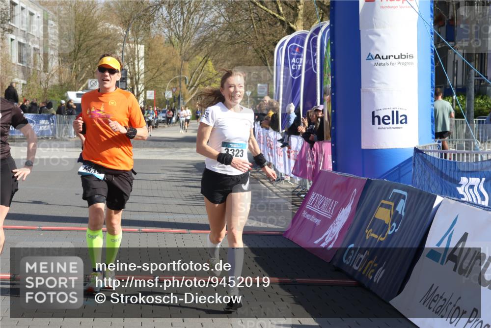 12.04.2026 - 45. Internationalen Wilhelmsburger Insellauf Strokosch-Dieckow http://msf.ph/oto/9452019 12.04.2026 10:33:04 Ziel 4150, 3296, 3323, 5639, 2071 meine-sportfotos.de