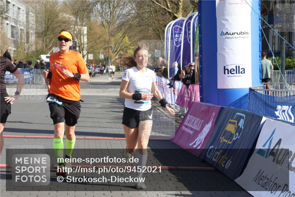 12.04.2026 - 45. Internationalen Wilhelmsburger Insellauf Strokosch-Dieckow http://msf.ph/oto/9452021 12.04.2026 10:33:05 Ziel 4150, 3296, 3323, 5639, 2071 meine-sportfotos.de