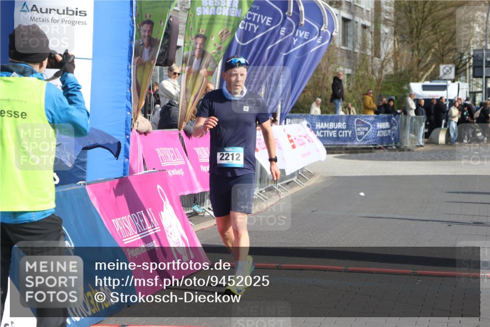 12.04.2026 - 45. Internationalen Wilhelmsburger Insellauf Strokosch-Dieckow http://msf.ph/oto/9452025 12.04.2026 10:21:17 Ziel 3134, 3208, 2212, 4003 meine-sportfotos.de