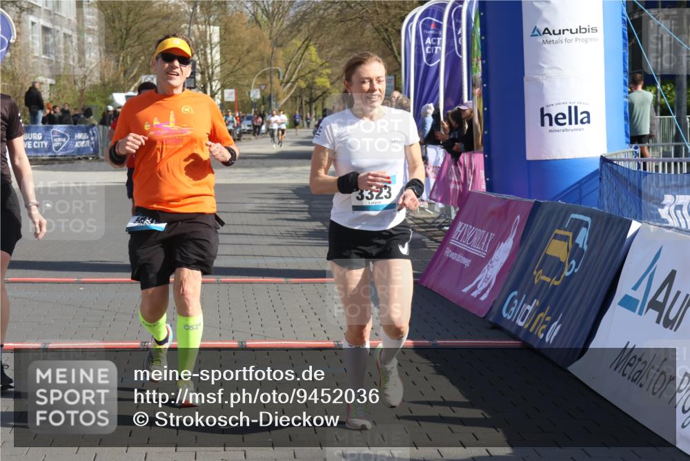 12.04.2026 - 45. Internationalen Wilhelmsburger Insellauf Strokosch-Dieckow http://msf.ph/oto/9452036 12.04.2026 10:33:05 Ziel 4150, 3296, 3323, 5639, 2071 meine-sportfotos.de