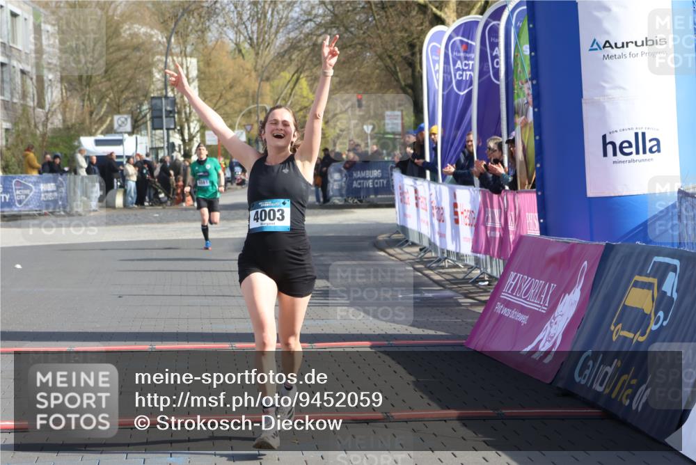 12.04.2026 - 45. Internationalen Wilhelmsburger Insellauf Strokosch-Dieckow http://msf.ph/oto/9452059 12.04.2026 10:21:20 Ziel 2212, 4003 meine-sportfotos.de