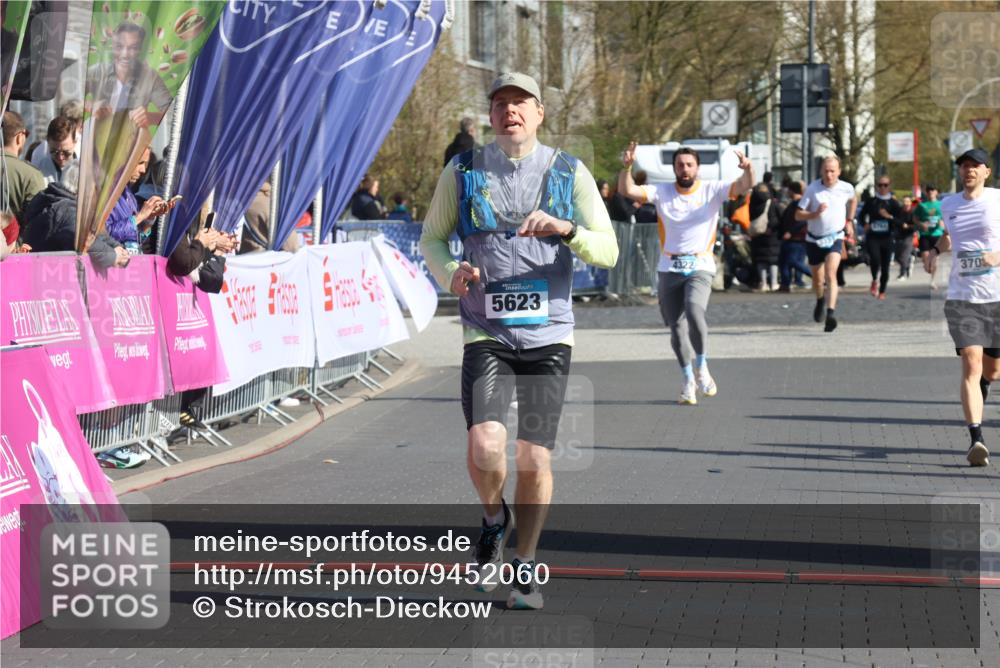 12.04.2026 - 45. Internationalen Wilhelmsburger Insellauf Strokosch-Dieckow http://msf.ph/oto/9452060 12.04.2026 10:33:21 Ziel 5623, 3708 meine-sportfotos.de