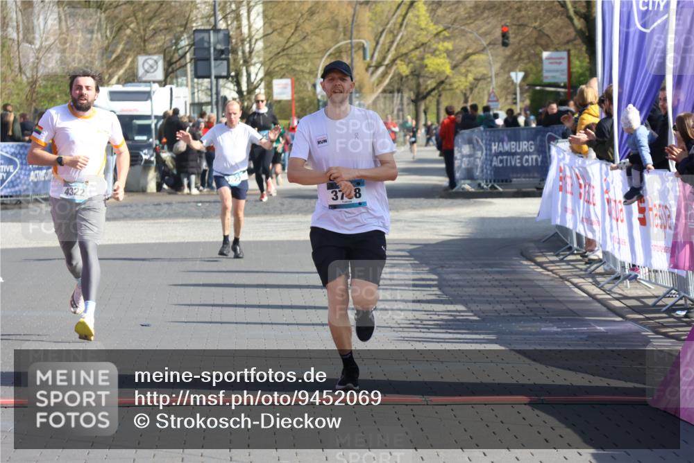 12.04.2026 - 45. Internationalen Wilhelmsburger Insellauf Strokosch-Dieckow http://msf.ph/oto/9452069 12.04.2026 10:33:23 Ziel 5623, 3708, 4322 meine-sportfotos.de